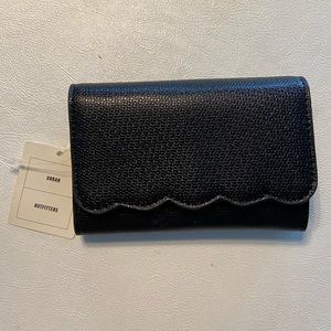 UO Scalloped Wallet